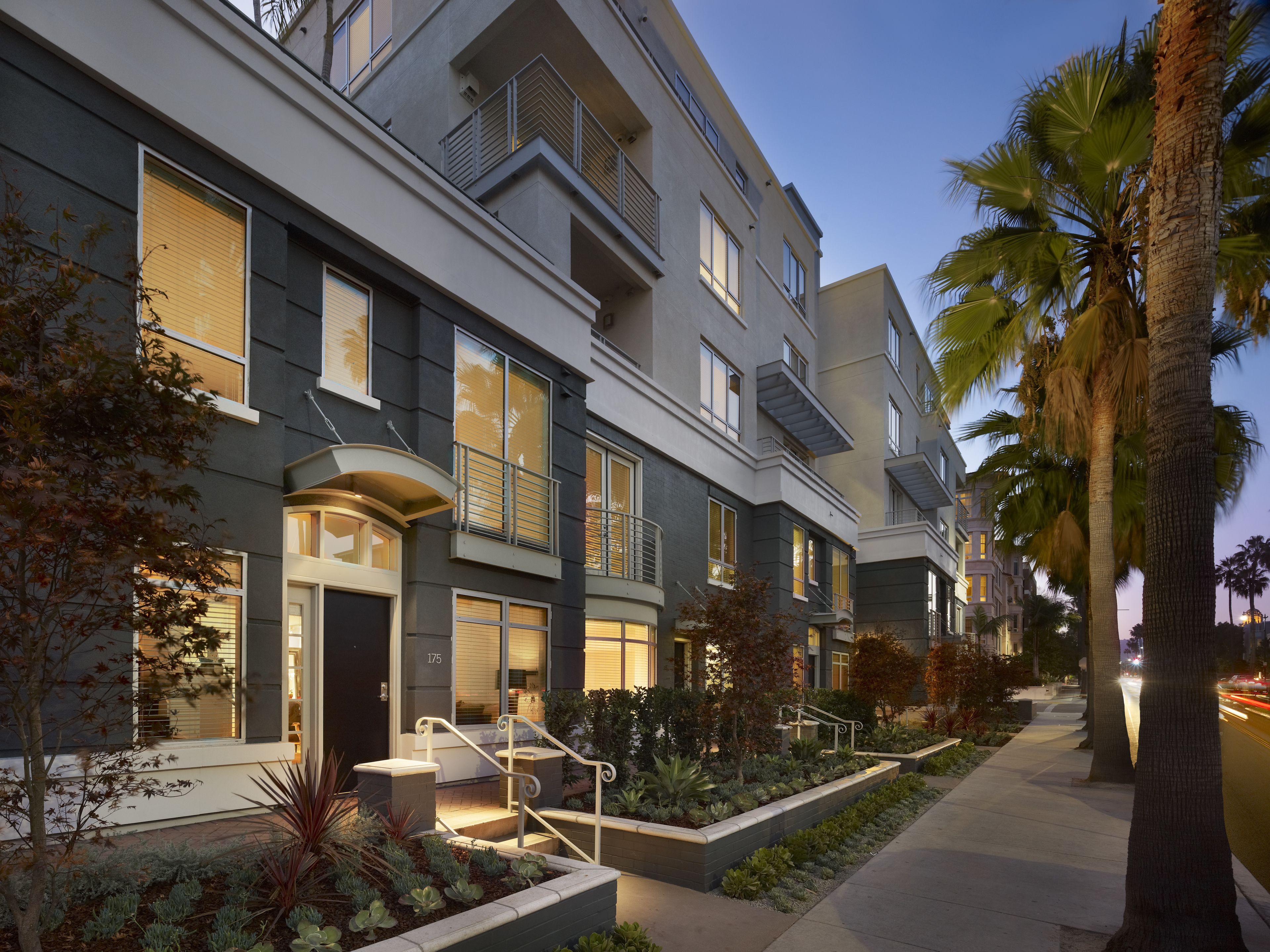 Aka Beverly Hills — Photos 1